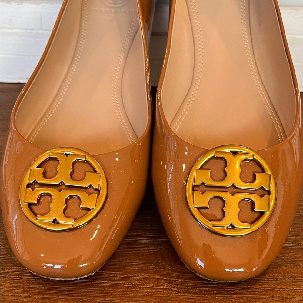 Tory Burch Chelsea Ballet Patent Leather Flats with Gold Logo Umber - Picture 3 of 9
